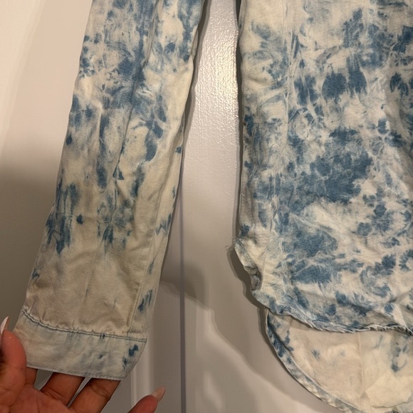 Cotton On Sky Blue Tie-Dye V-Neck Blouse Size Small - Picture 2 of 5